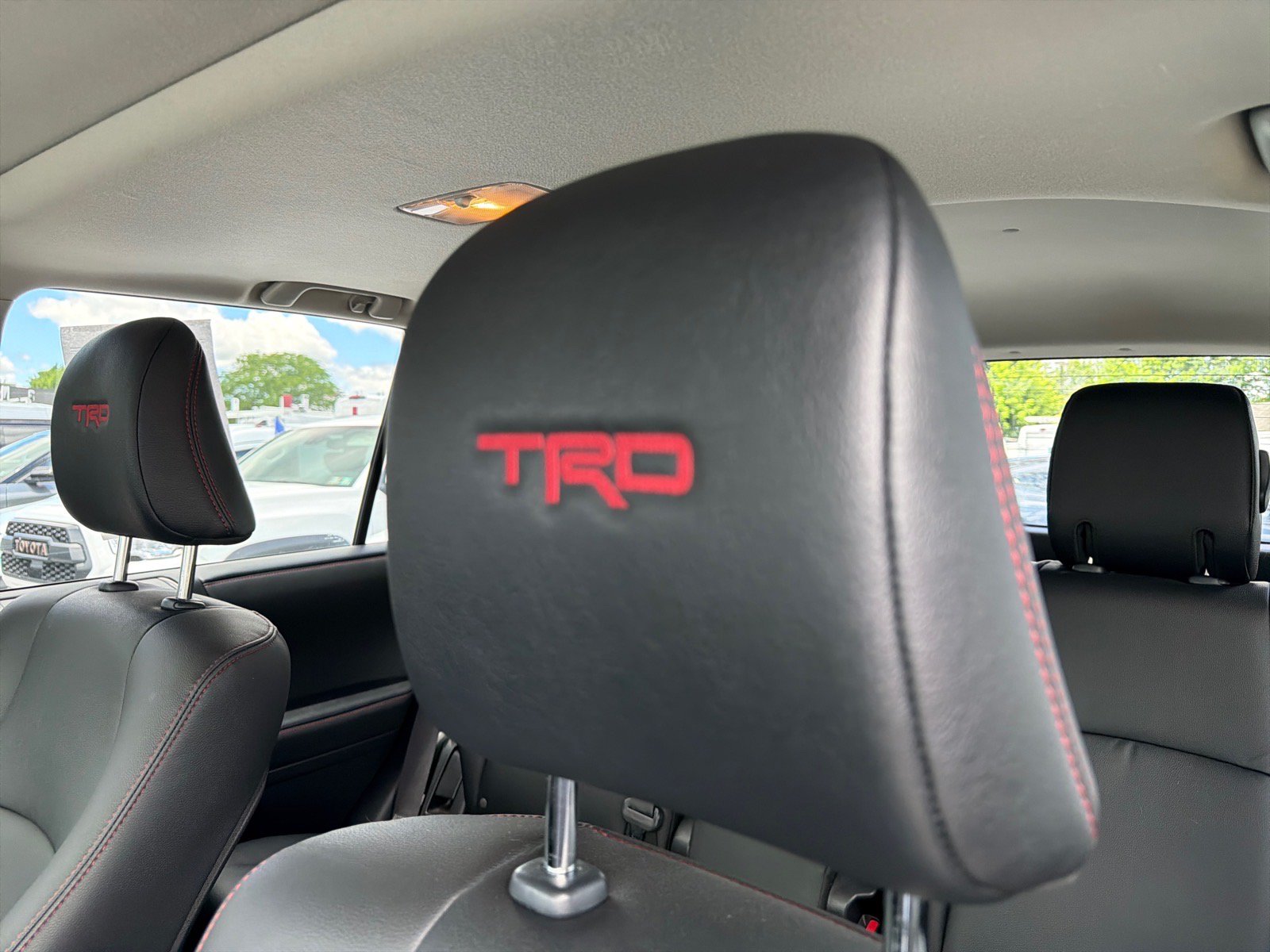 Used 2024 Toyota 4Runner TRD Off-Road Premium w/ Off Road Premium Plus Package AWD/4WD image 10