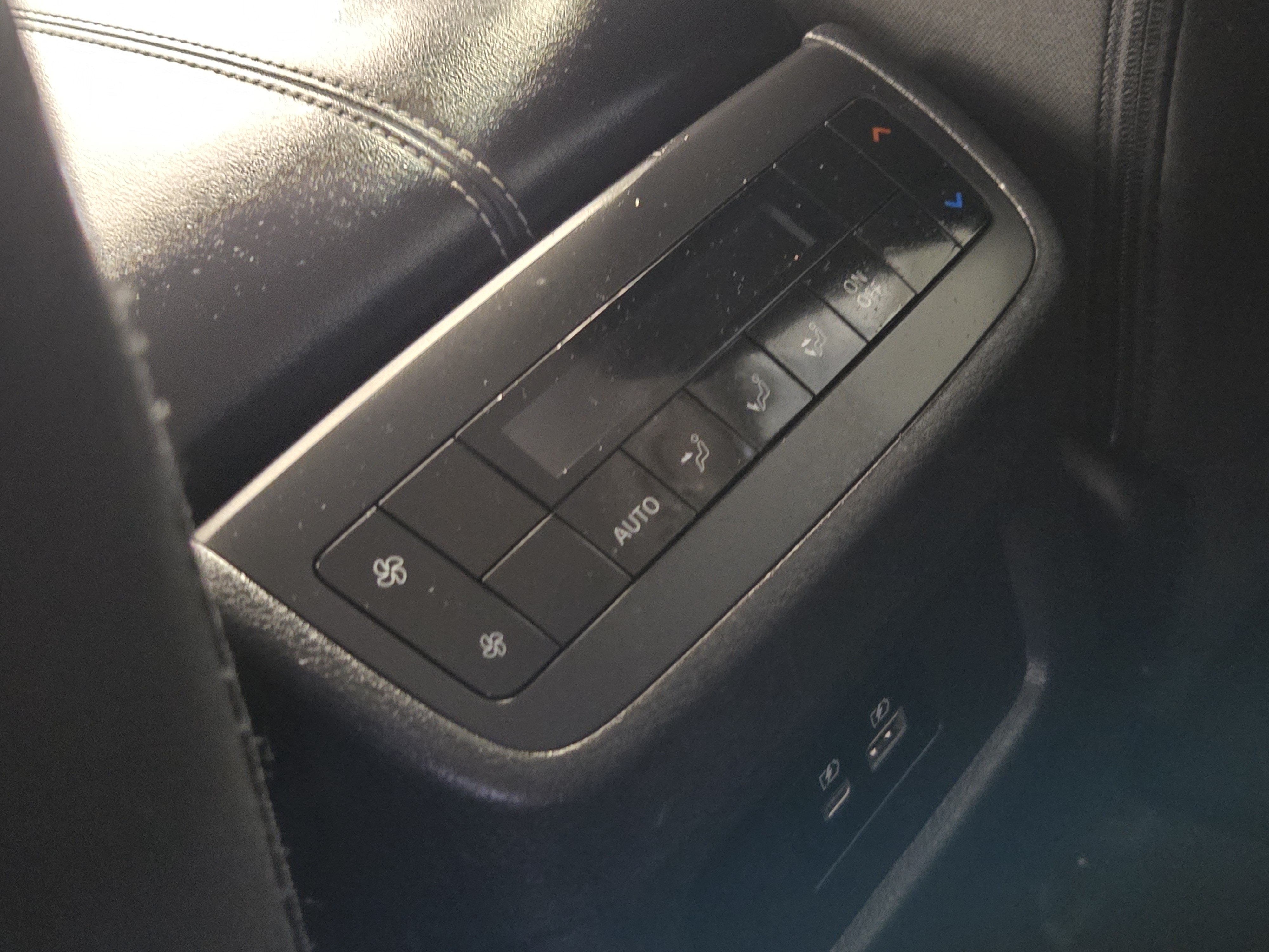 Used 2023 Nissan Pathfinder SV FWD image 32