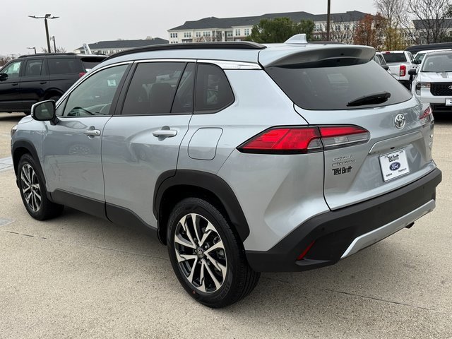 Used 2024 Toyota Corolla Cross XLE image 3