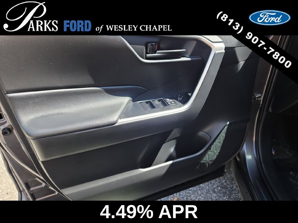 Used 2021 Toyota RAV4 LE AWD/4WD image 16