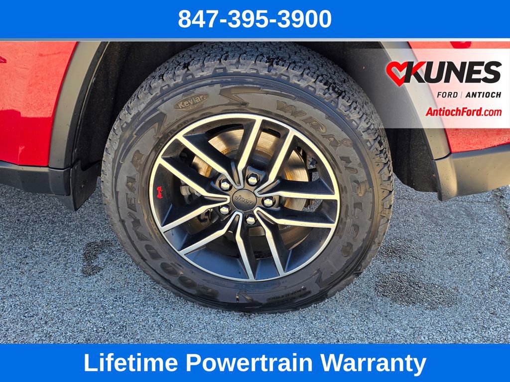 Used 2019 Jeep Grand Cherokee Trailhawk AWD/4WD image 11
