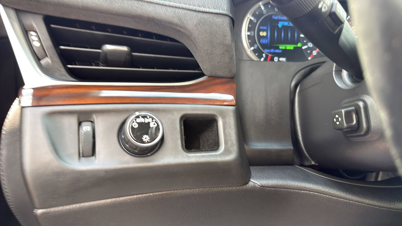 Used 2018 Cadillac Escalade Luxury RWD image 17