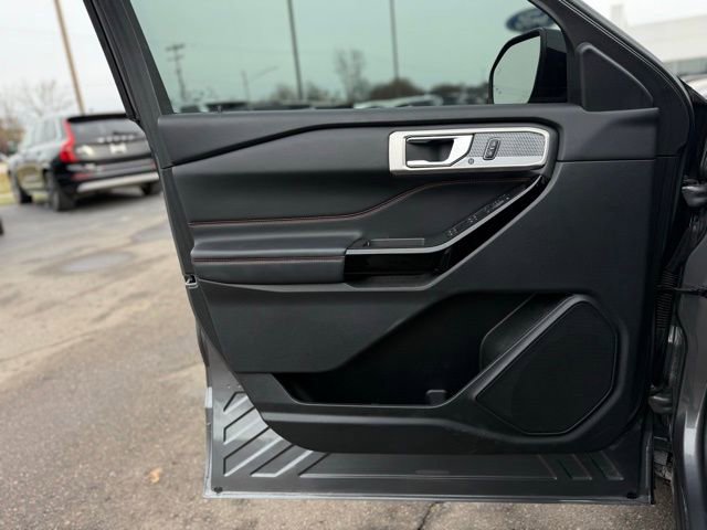 Certified 2024 Ford Explorer ST-Line w/ Class IV Trailer Tow Package image 14