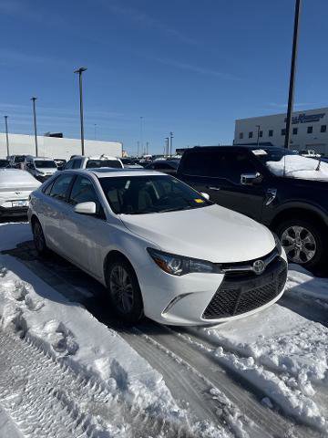 Used 2017 Toyota Camry SE image 4
