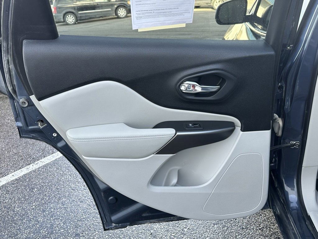 Used 2021 Jeep Cherokee Latitude Plus image 15