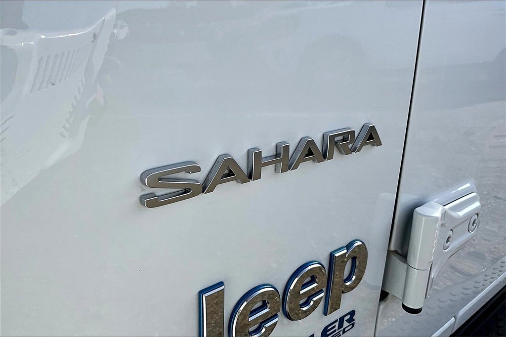 Used 2022 Jeep Wrangler Unlimited Sahara w/ Cold Weather Group image 10