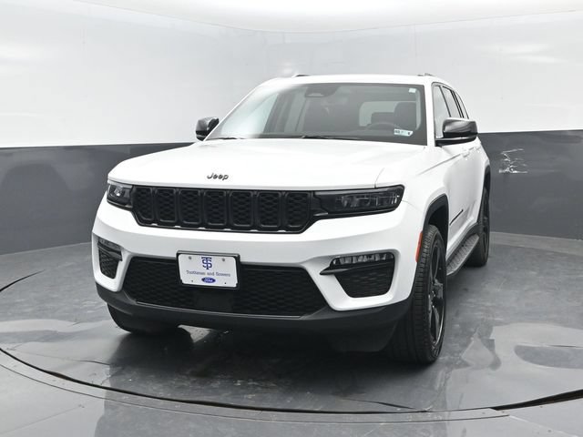 Used 2023 Jeep Grand Cherokee Limited w/ Black Appearance Package AWD/4WD image 22