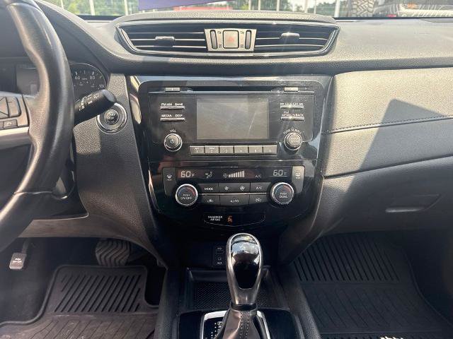 Used 2017 Nissan Rogue SV FWD image 23