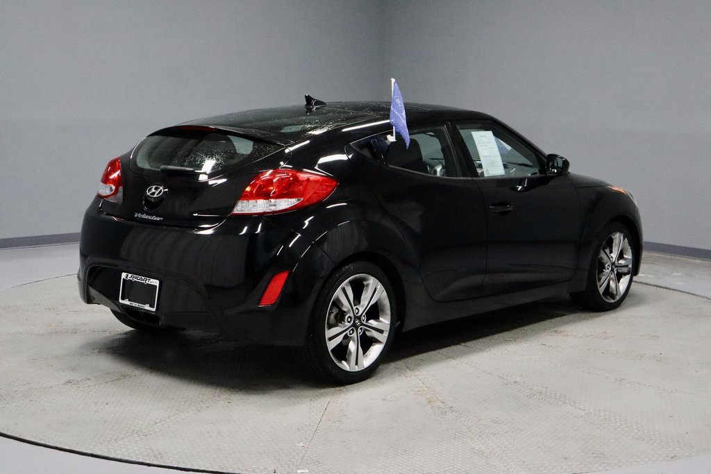 Used 2017 Hyundai Veloster Value Edition image 5