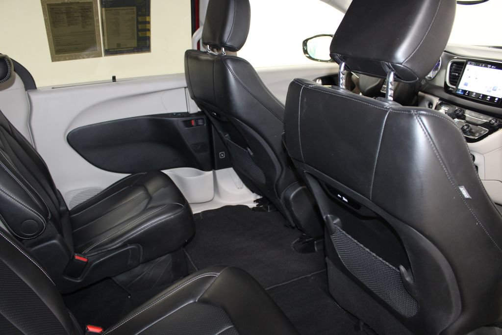 Used 2024 Chrysler Pacifica Touring-L FWD image 34