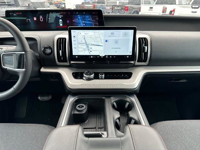 Certified 2025 Ford Expedition Active AWD/4WD image 18
