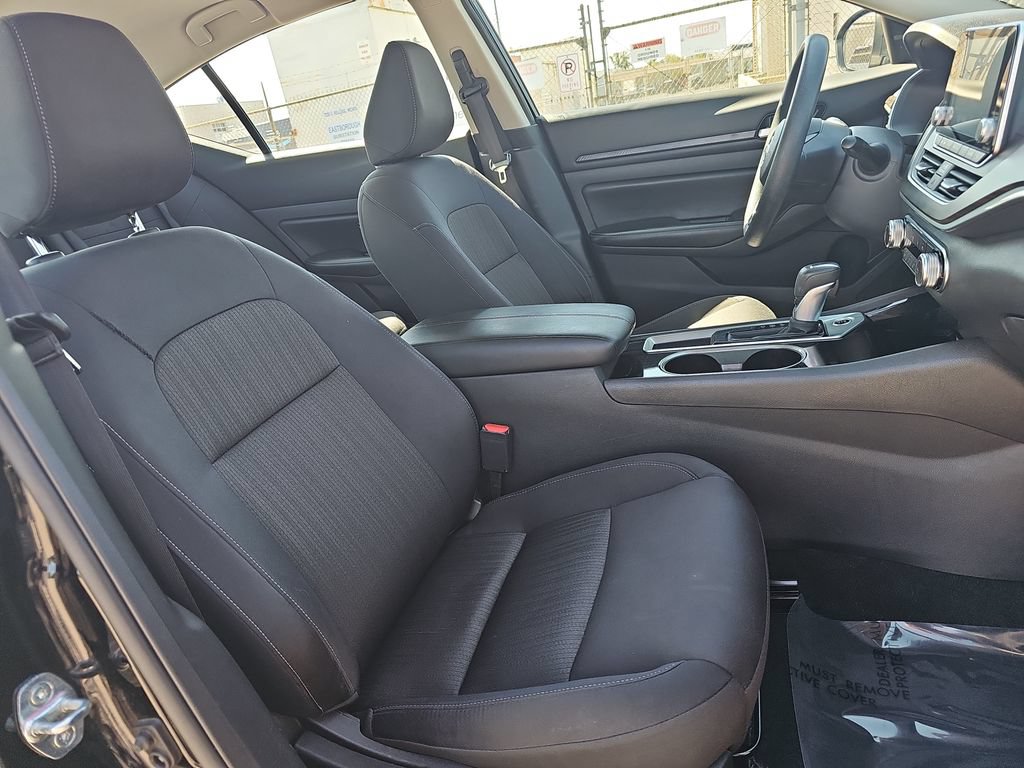 Used 2024 Nissan Altima 2.5 SV FWD image 10