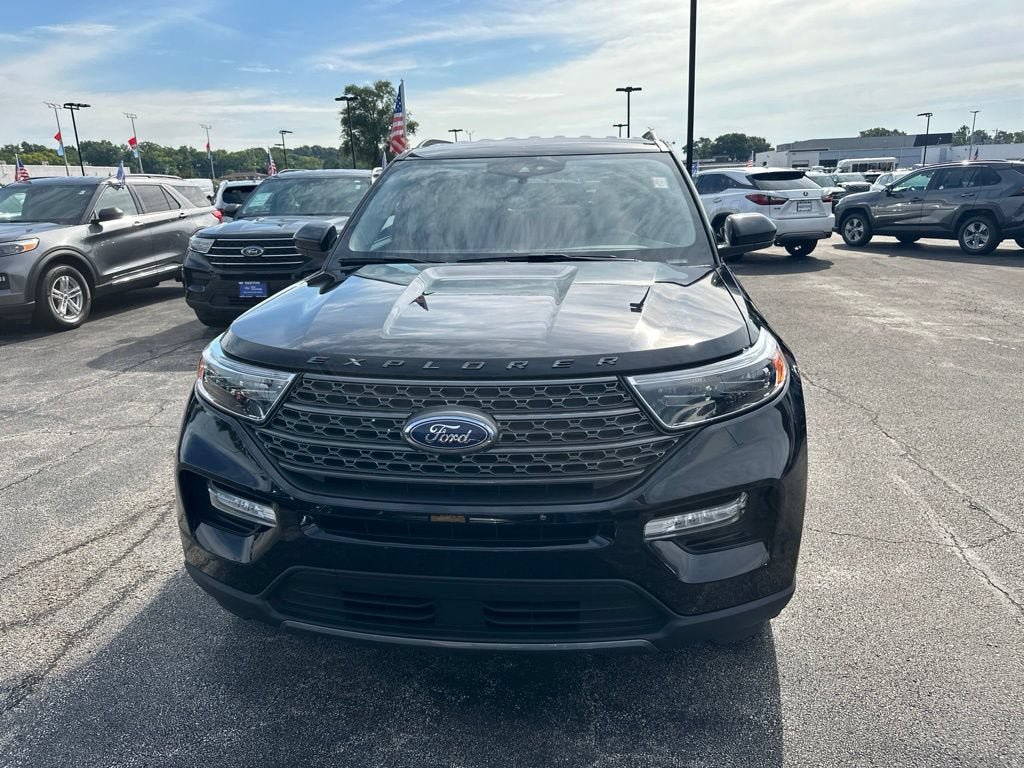 Certified 2024 Ford Explorer XLT w/ Equipment Group 202A AWD/4WD image 2