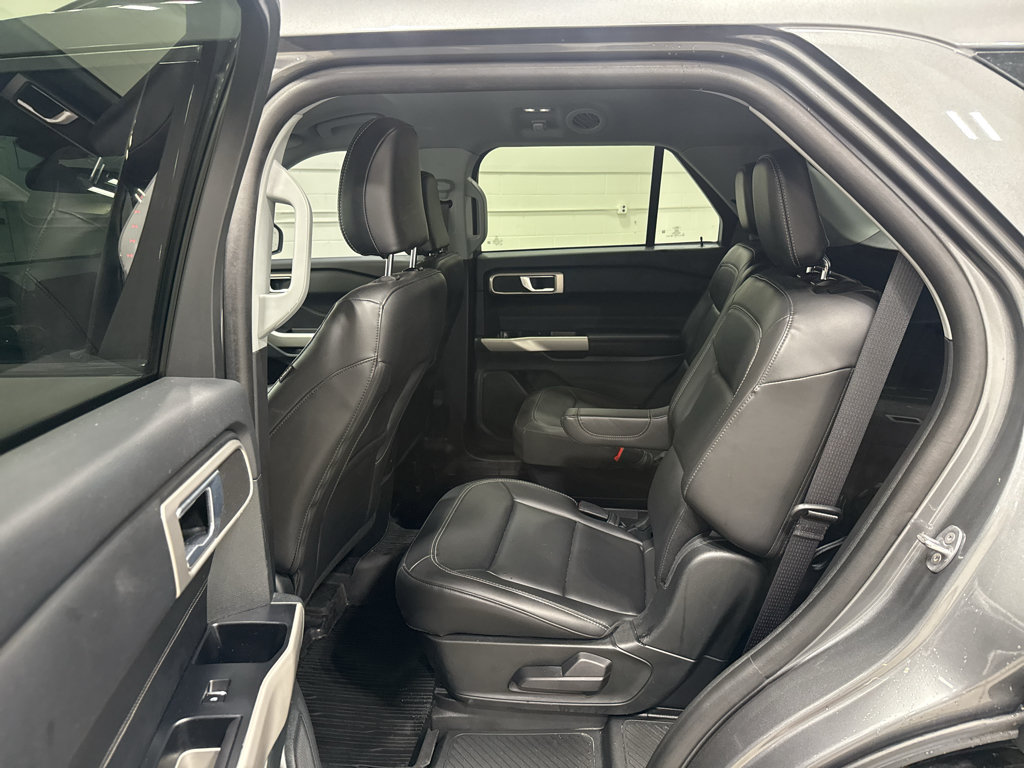 Certified 2024 Ford Explorer XLT w/ Equipment Group 202A AWD/4WD image 17