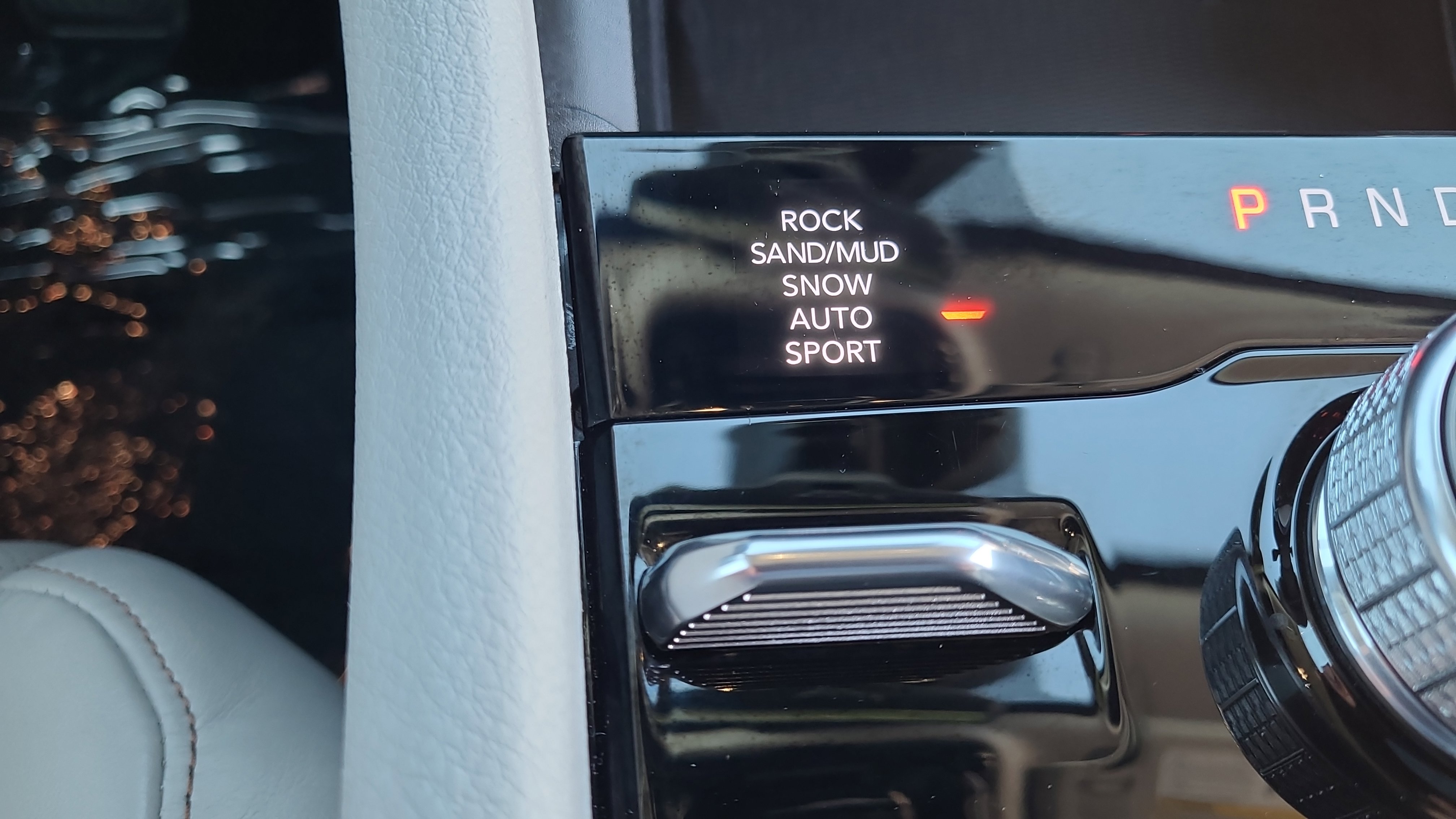 Used 2022 Jeep Grand Cherokee Overland w/ Advanced Protech Group III image 26