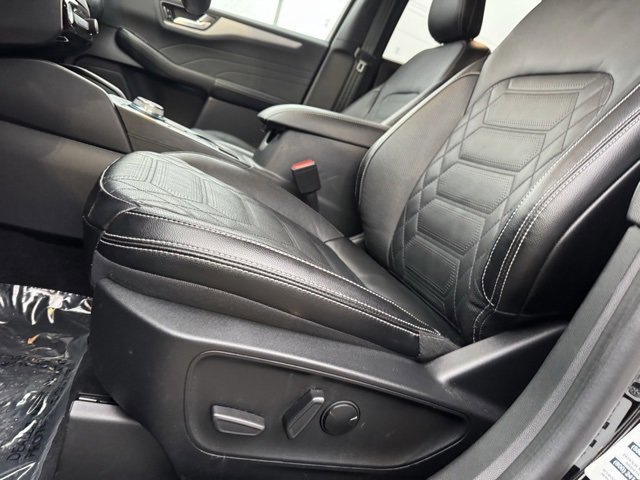 Certified 2023 Ford Escape Platinum w/ Premium Technology Package image 12