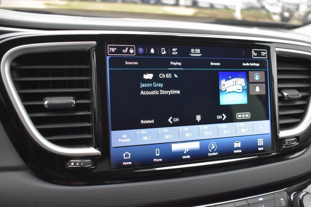 Used 2022 Chrysler Pacifica Touring-L image 12