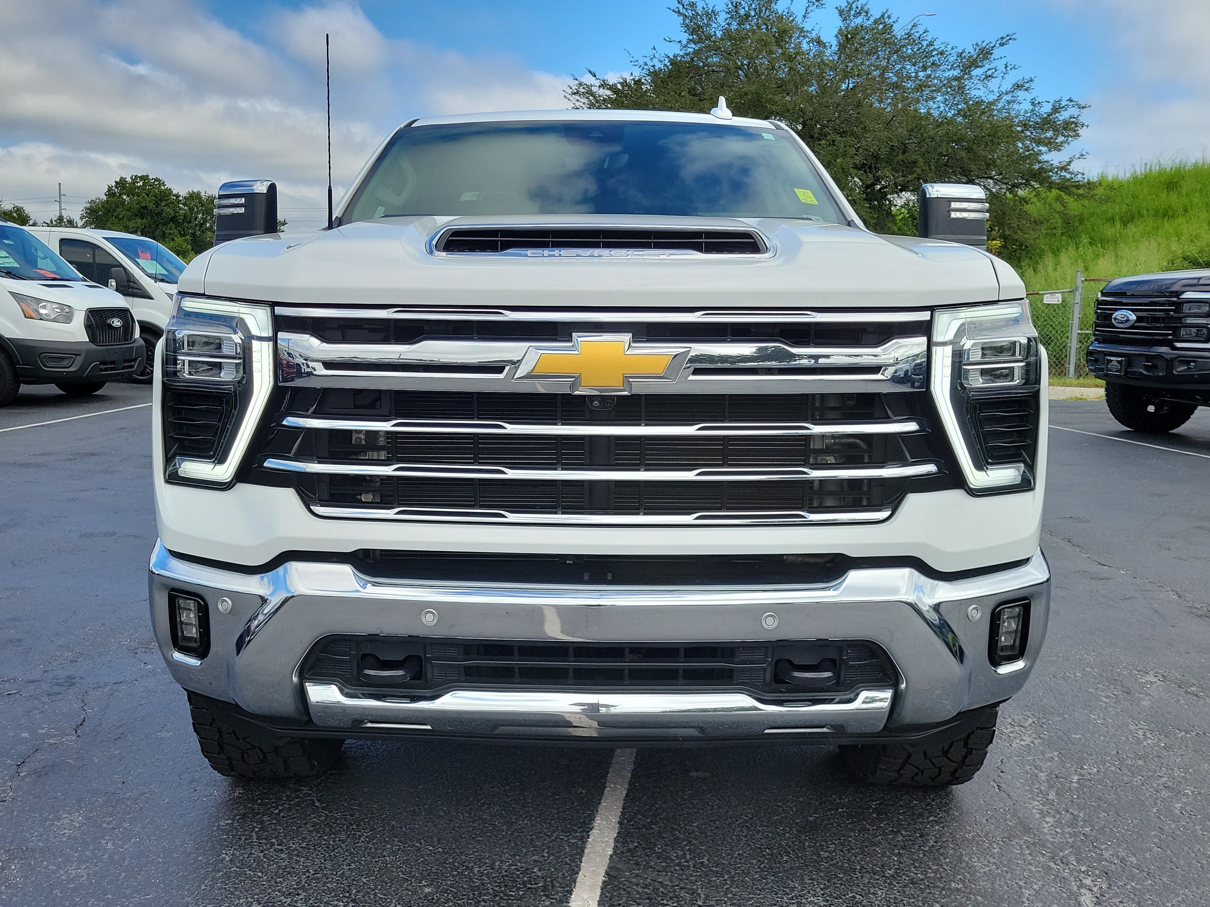 Used 2025 Chevrolet Silverado 2500 LTZ w/ LTZ Premium Package AWD/4WD image 2