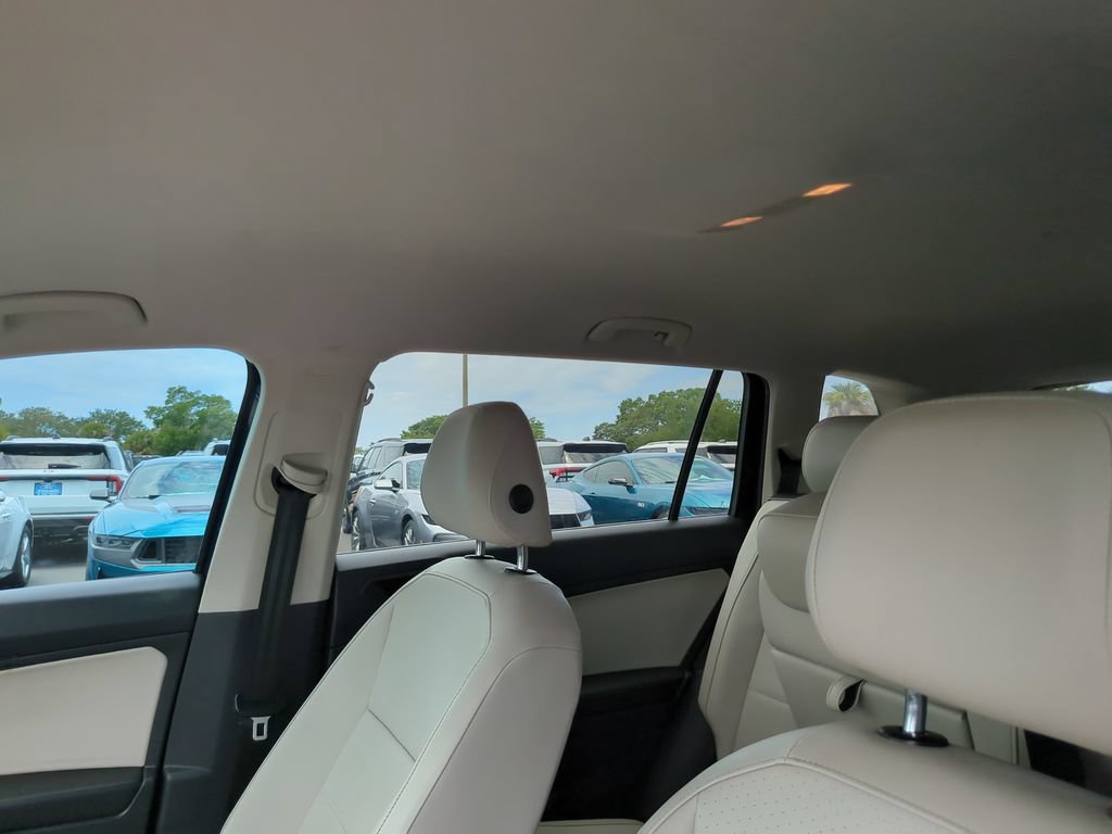 Used 2021 Volkswagen Tiguan SE FWD image 23