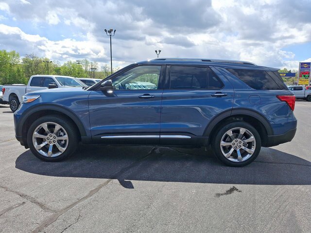 Certified 2020 Ford Explorer Platinum w/ Premium Technology Package AWD/4WD image 4