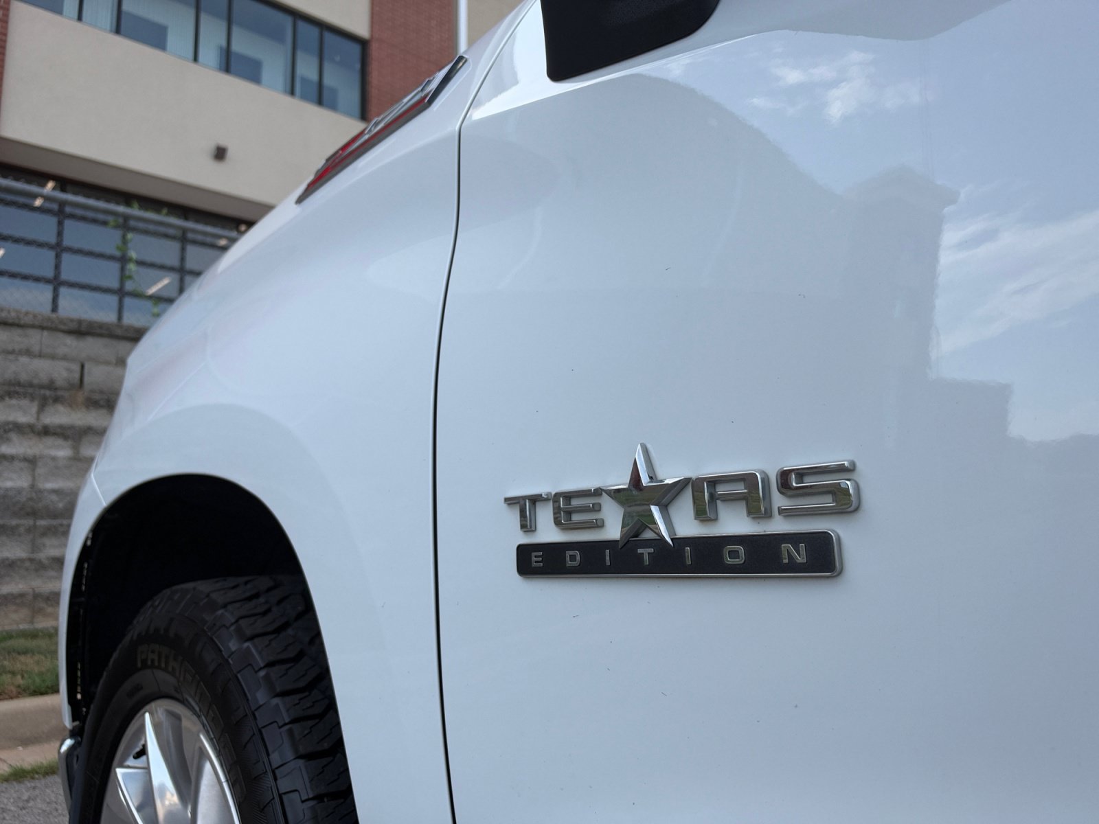 Used 2022 Chevrolet Silverado 1500 LTZ AWD/4WD image 31