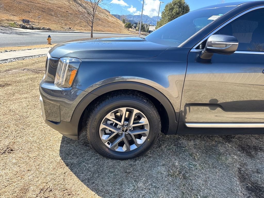 Used 2024 Kia Telluride LX image 32