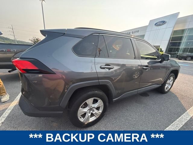 Used 2021 Toyota RAV4 XLE AWD/4WD image 3