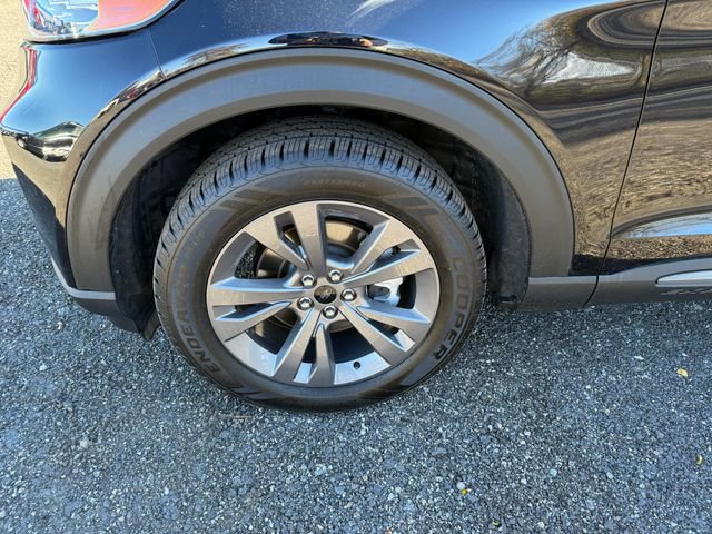 Certified 2022 Ford Explorer XLT w/ Equipment Group 202A image 24