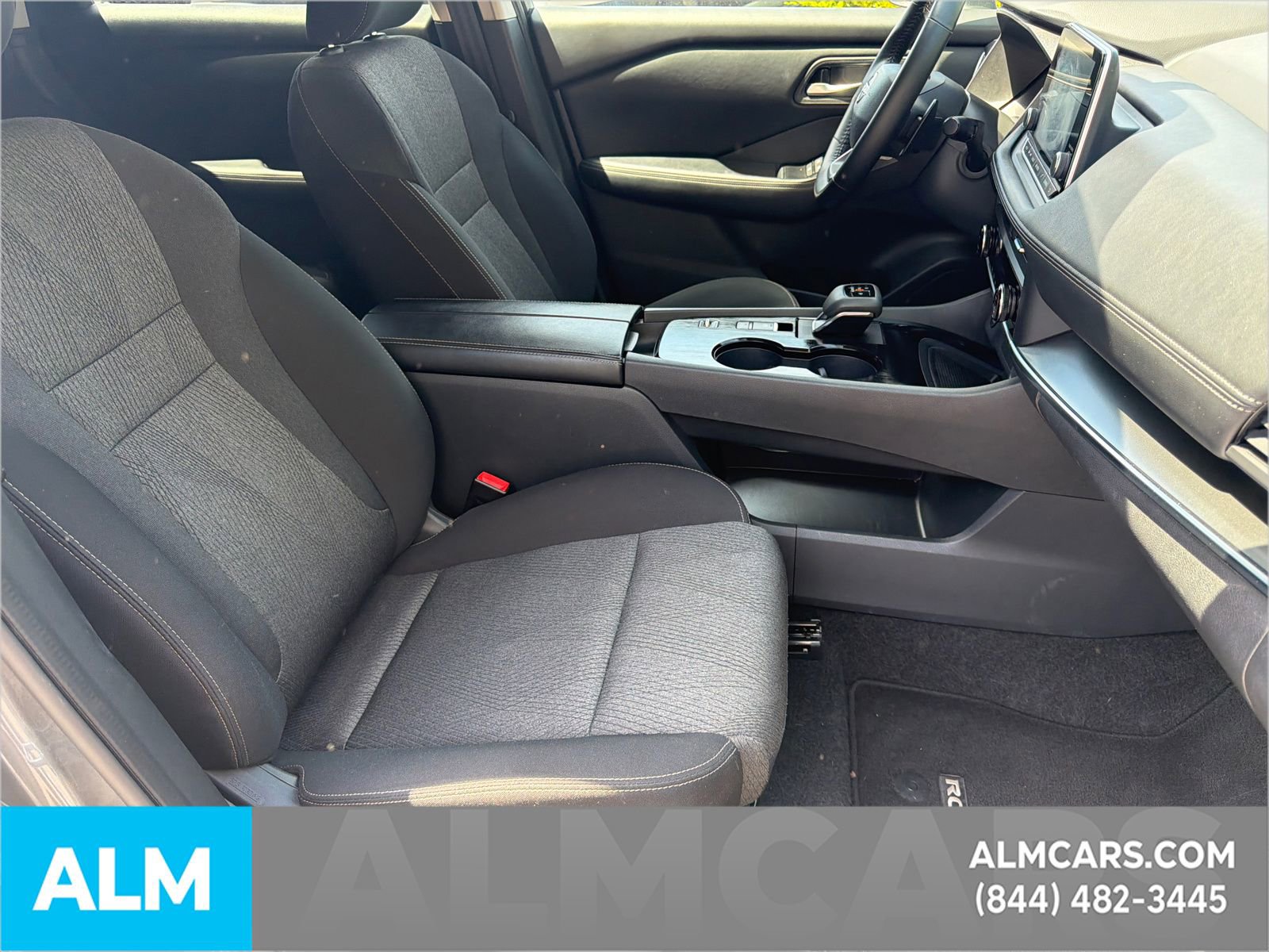 Used 2025 Nissan Rogue SV FWD image 15