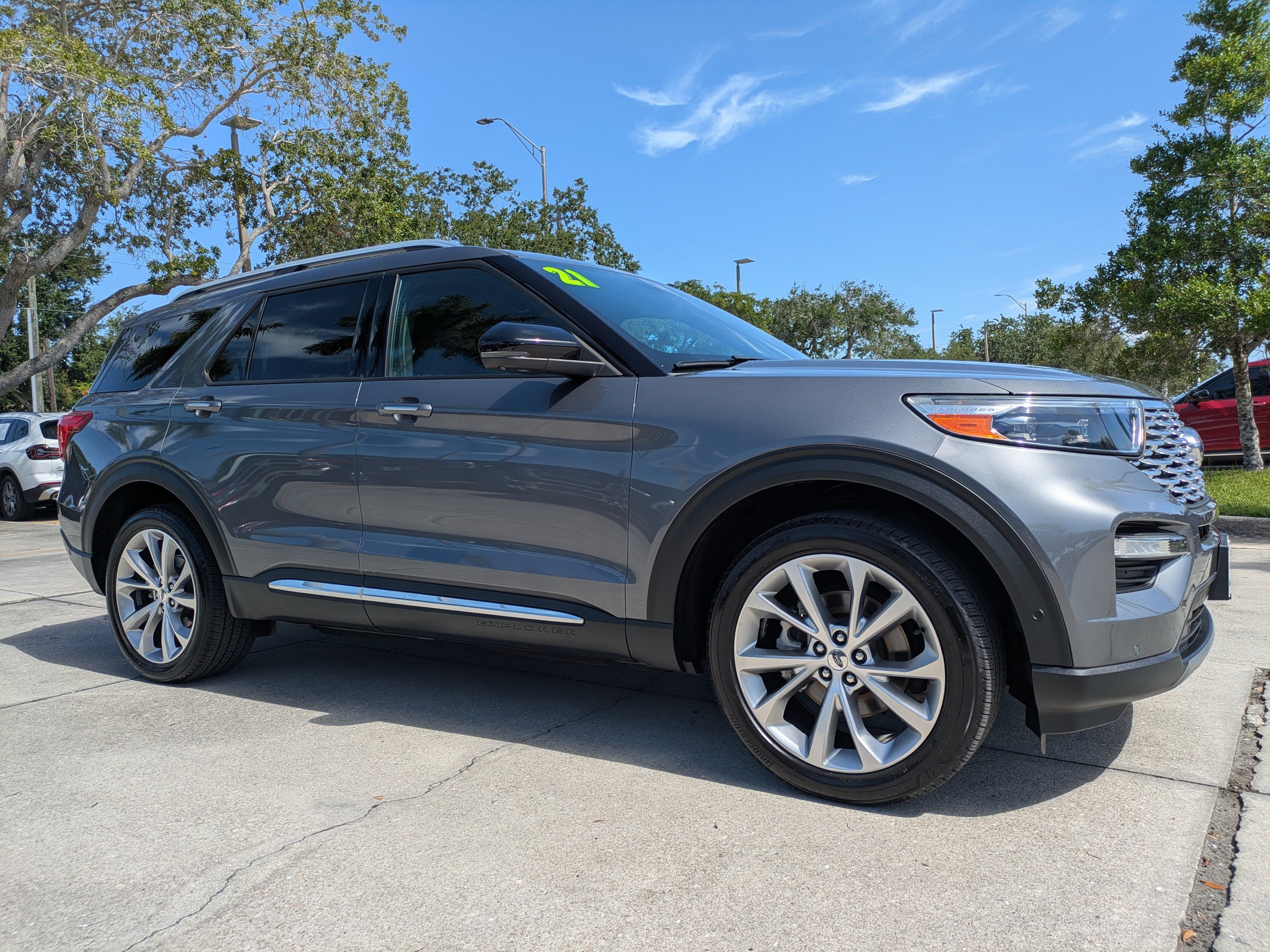 Certified 2021 Ford Explorer Platinum w/ Equipment Group 601A AWD/4WD image 2