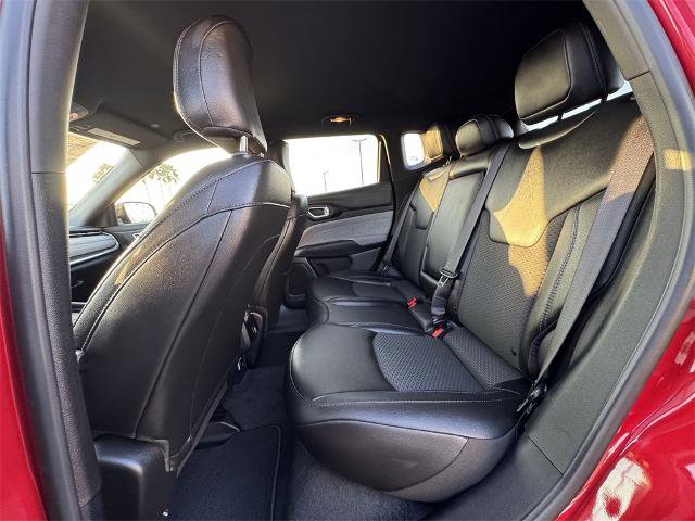 Used 2025 Jeep Compass Latitude image 14