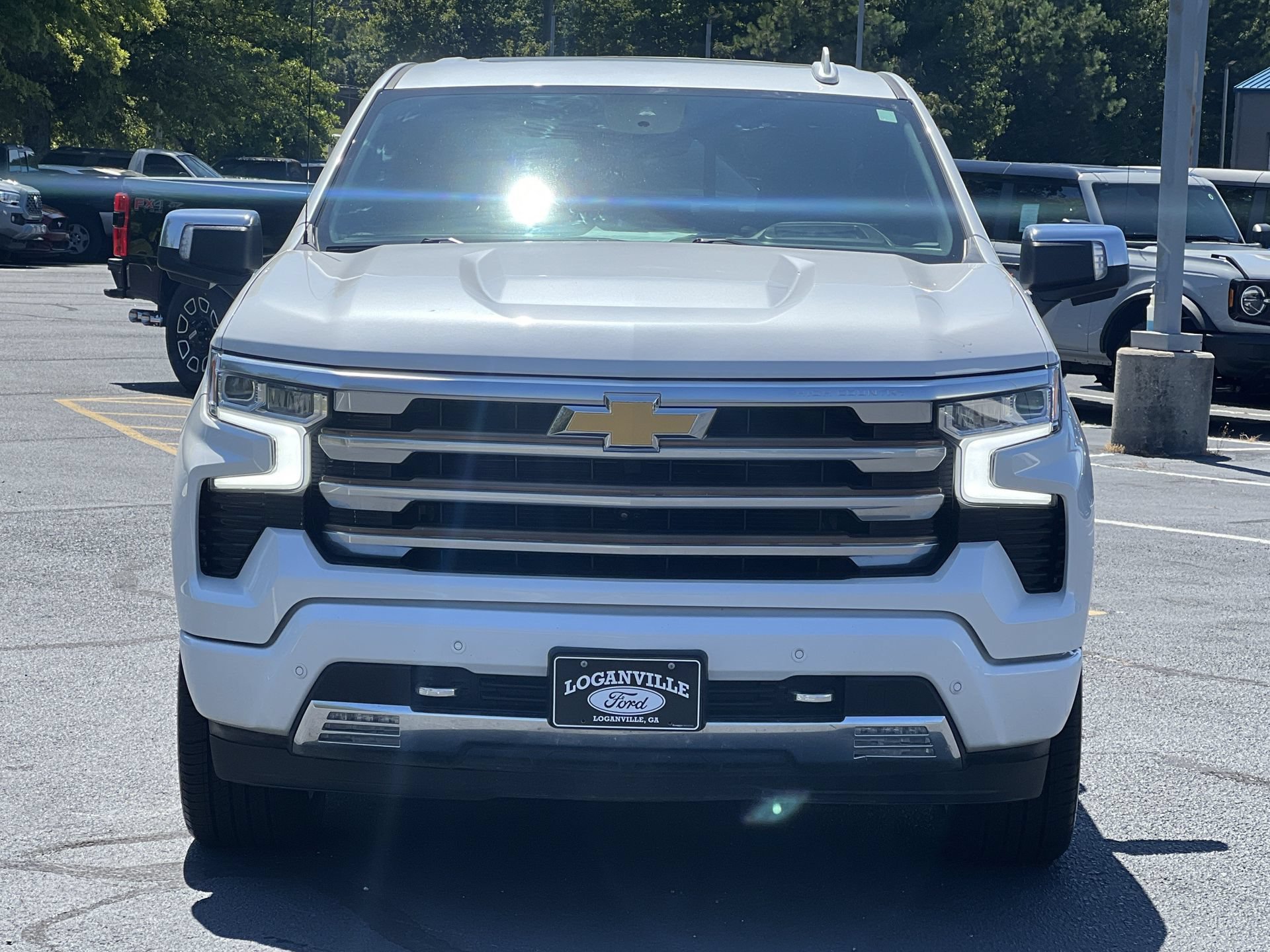 Used 2022 Chevrolet Silverado 1500 High Country w/ High Country Premium Package AWD/4WD image 30