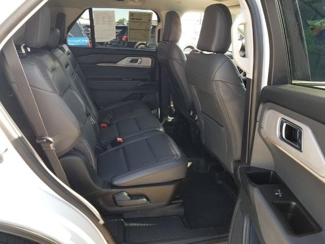 Certified 2025 Ford Explorer Active w/ Active Comfort Package AWD/4WD image 15