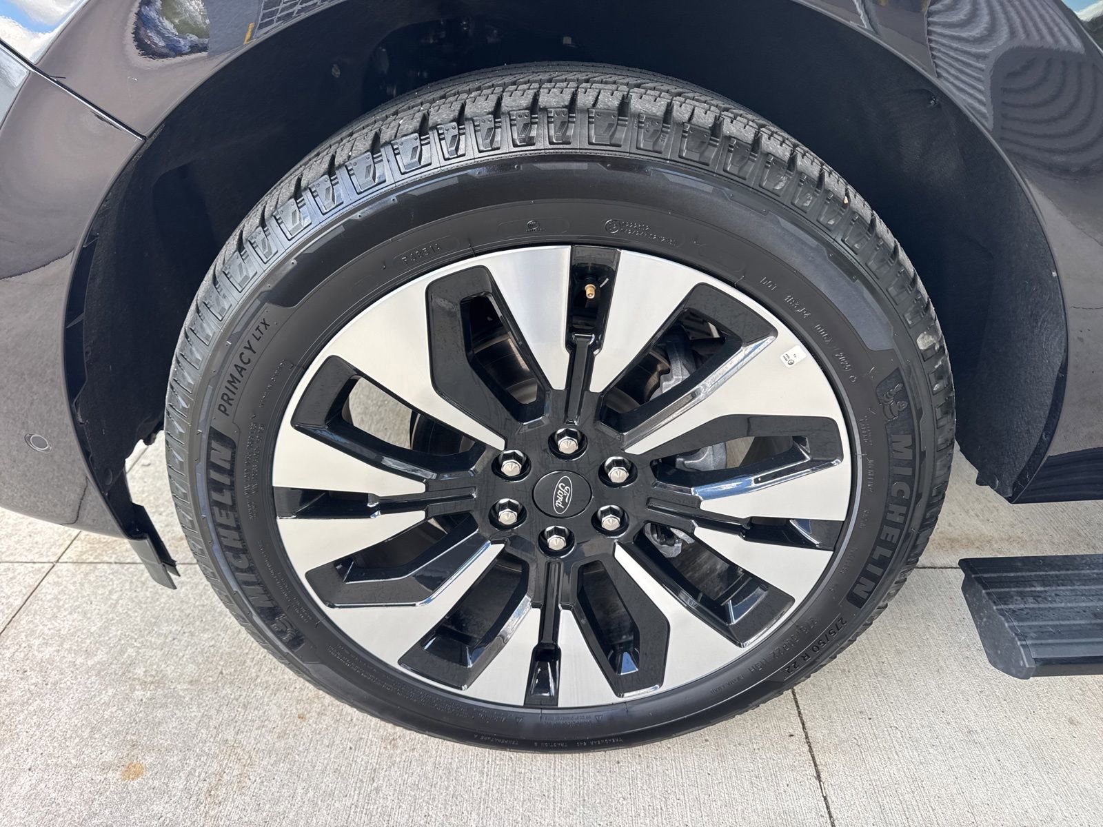 Certified 2025 Ford Expedition Max Platinum w/ Driver's Package AWD/4WD image 19