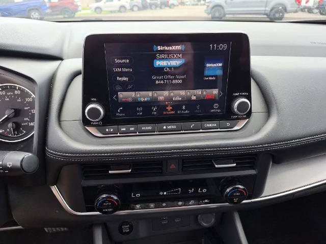 Used 2025 Nissan Rogue SV FWD image 22