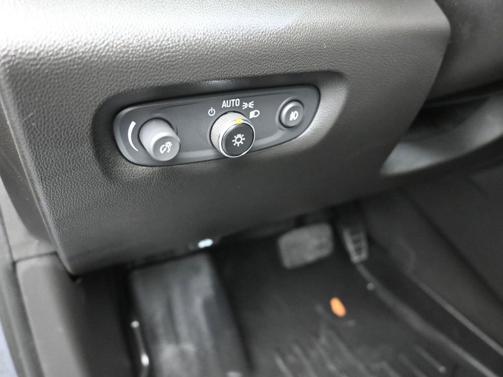 Used 2021 Chevrolet Traverse RS image 13