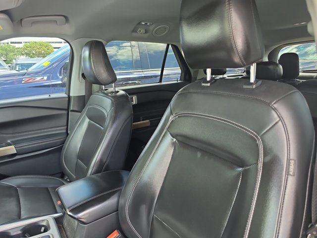 Certified 2022 Ford Explorer XLT w/ Equipment Group 202A RWD image 19