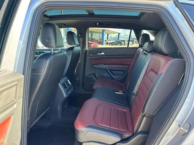 Used 2022 Volkswagen Atlas Cross Sport SEL Premium R-Line AWD/4WD image 10