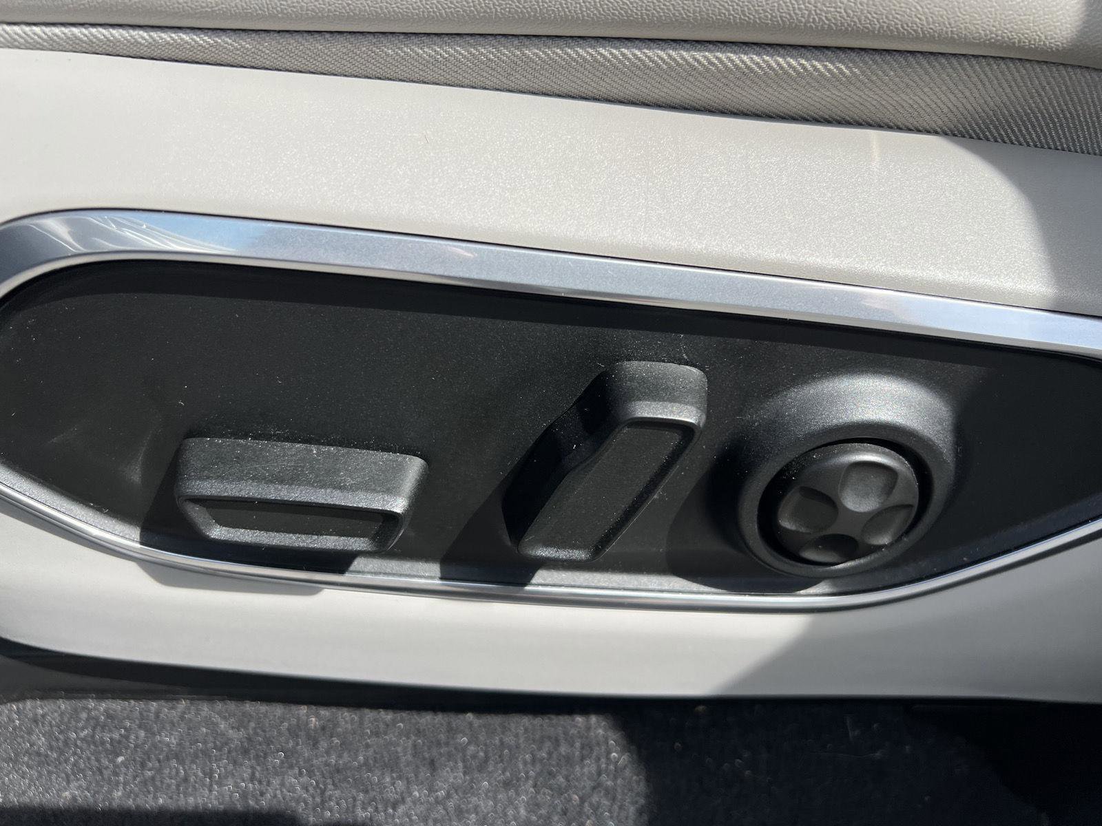 Used 2023 Jeep Wagoneer Series II AWD/4WD image 15