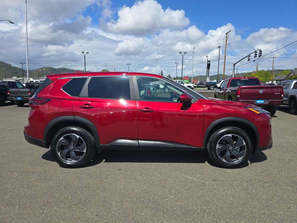 Used 2025 Nissan Rogue SV AWD/4WD image 6