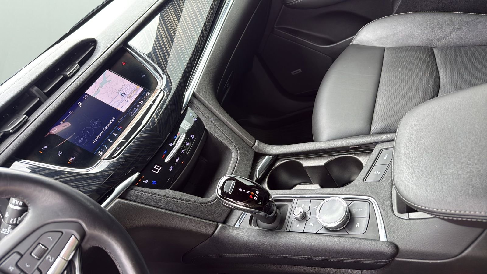 Used 2023 Cadillac XT6 Premium Luxury w/ Technology Package FWD image 20