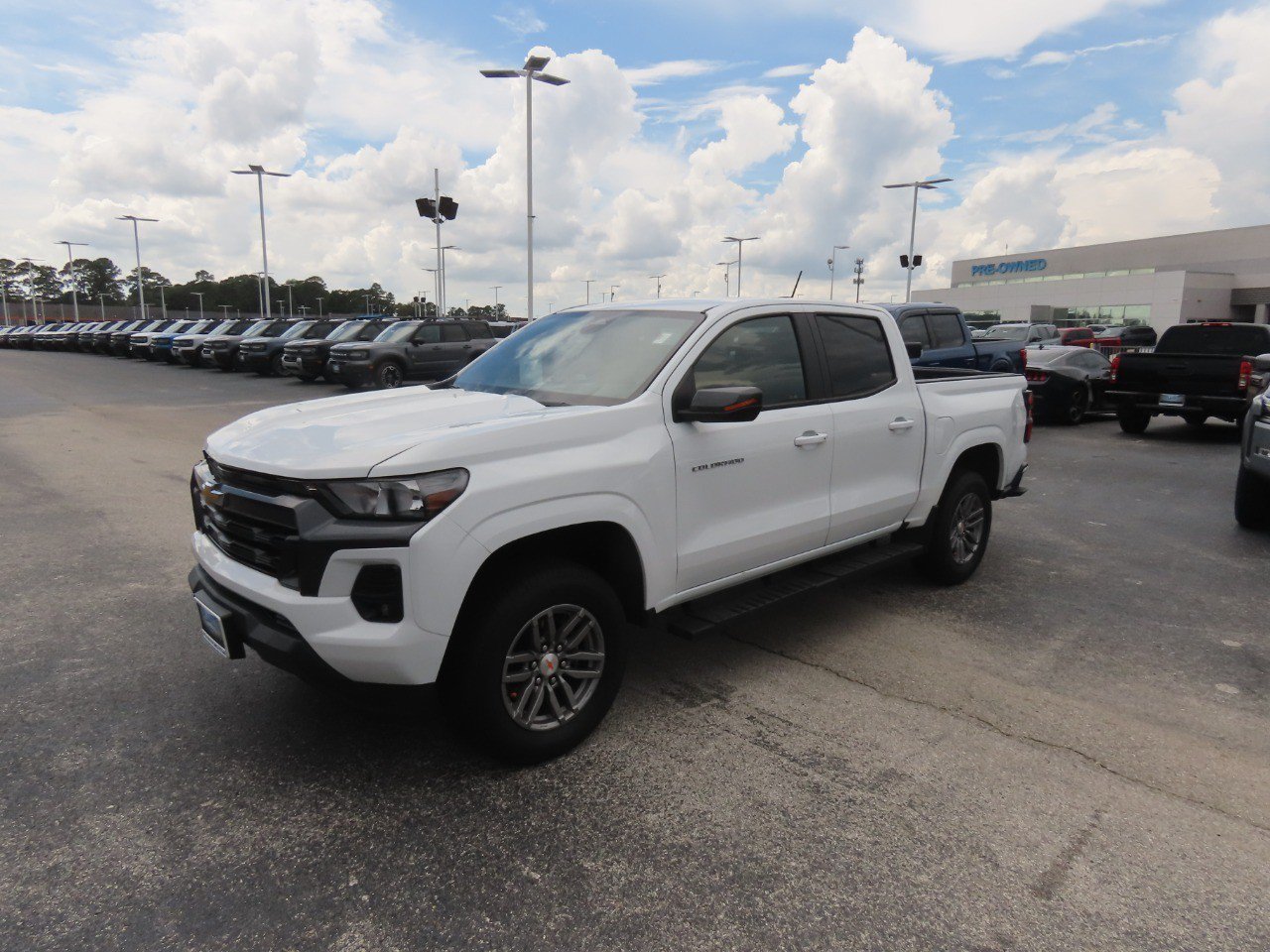 Used 2024 Chevrolet Colorado LT w/ LT Convenience Package RWD image 2