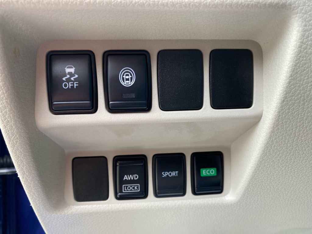 Used 2020 Nissan Rogue Sport SV AWD/4WD image 34