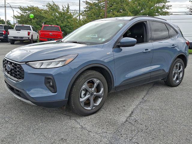 Certified 2025 Ford Escape ST-Line Select AWD/4WD image 3