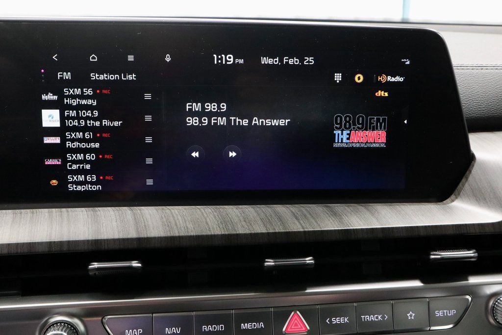 Used 2023 Kia Telluride EX w/ EX Captain's Chair Package image 11