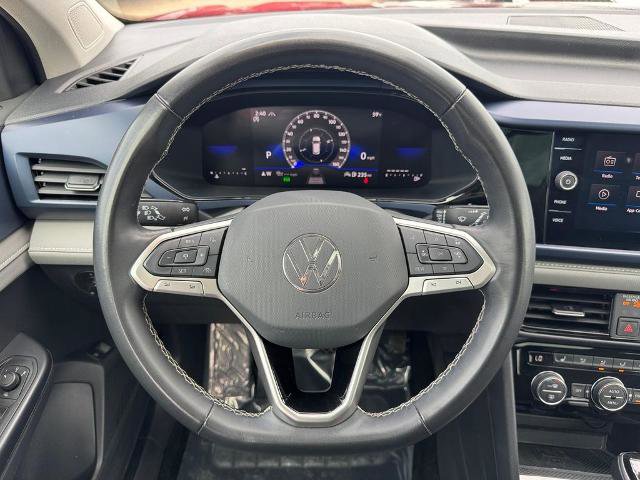 Used 2024 Volkswagen Taos SE w/ Panoramic Sunroof Package AWD/4WD image 11