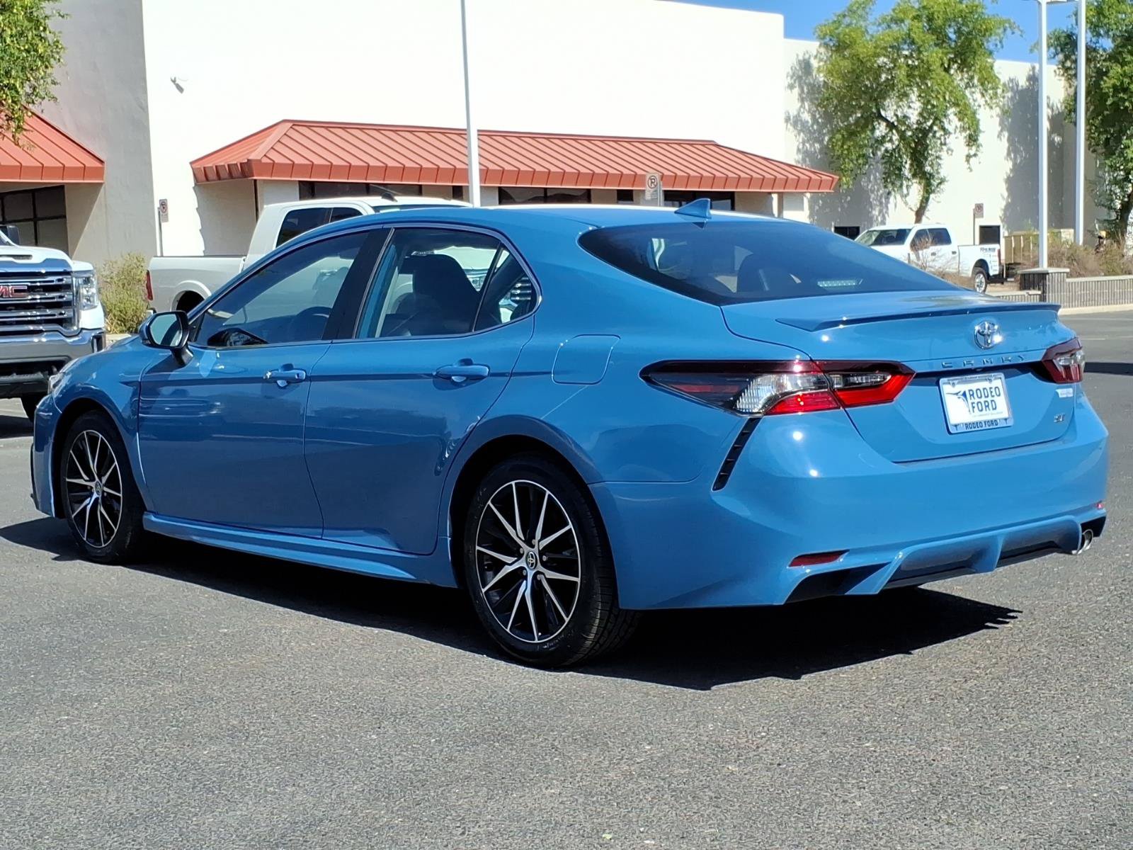 Used 2023 Toyota Camry SE w/ Convenience Package FWD image 3
