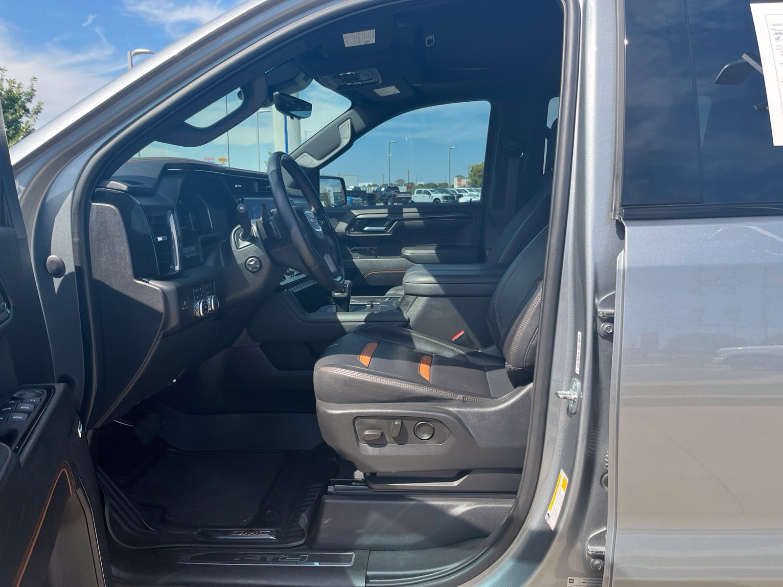Used 2023 GMC Sierra 1500 AT4 w/ AT4 Premium Package AWD/4WD image 16