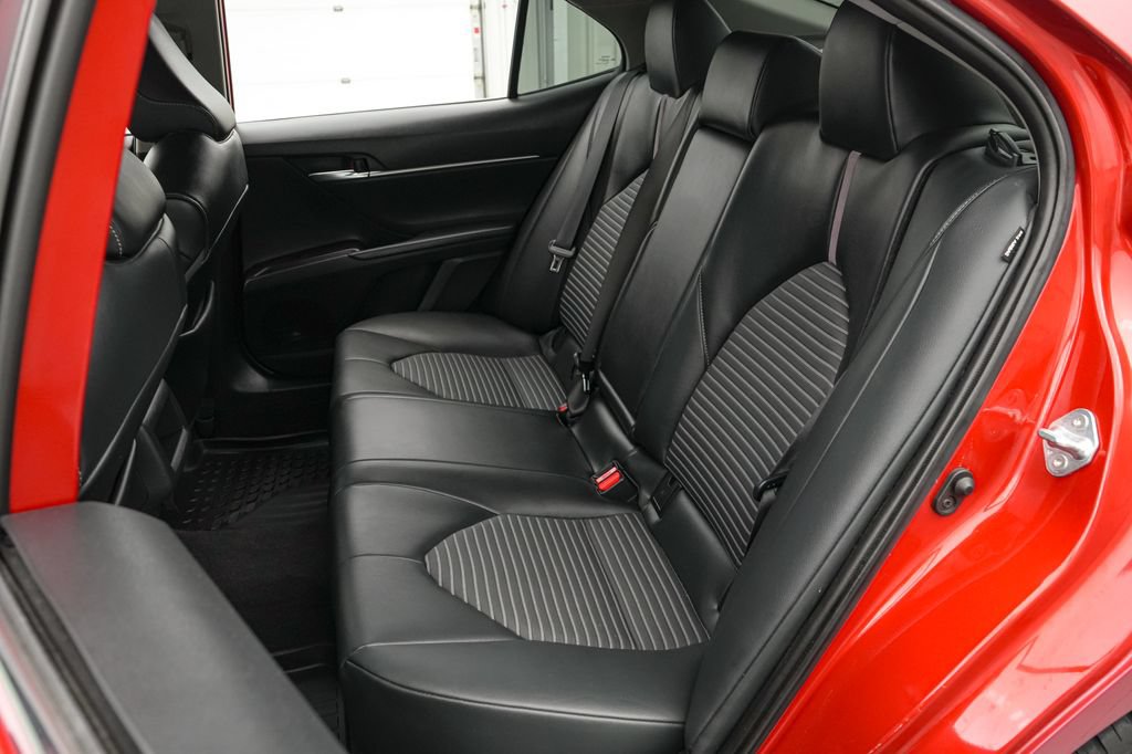 Used 2021 Toyota Camry SE w/ Cold Weather Package FWD image 18