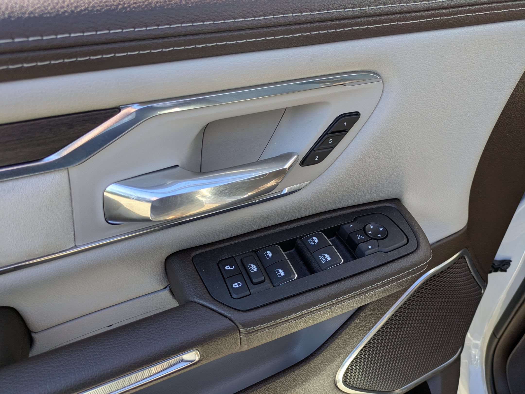 Used 2025 RAM 1500 Laramie AWD/4WD image 16